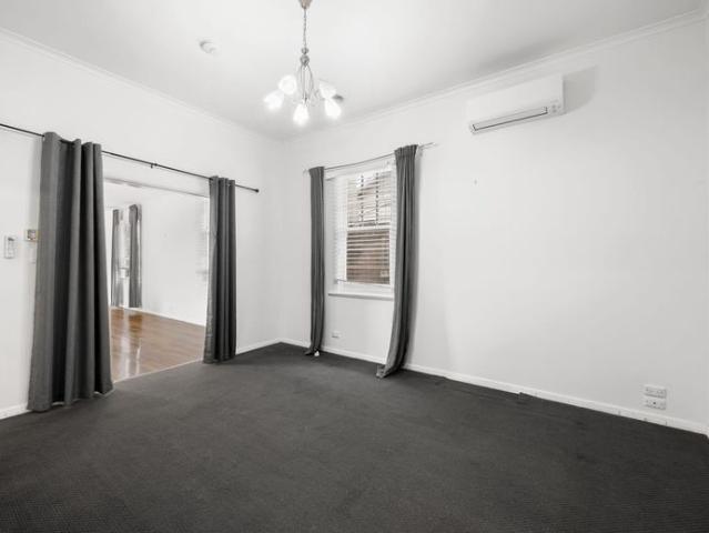 Stylish 3 Bedroom Renovation in Newington – Shops, Schools & CBD Nearby
