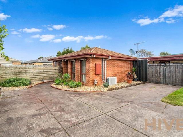 Stylish 3 Bedroom Rear Townhouse with Big Backyard