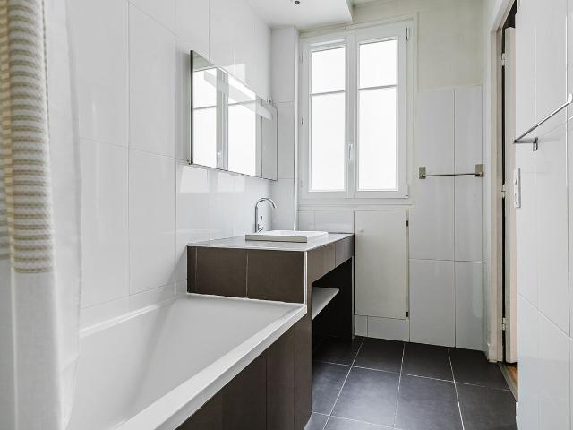 Stylish 3 Bedroom Retreat in Charming Auteuil, Paris Amsterdam Apartments for Rent