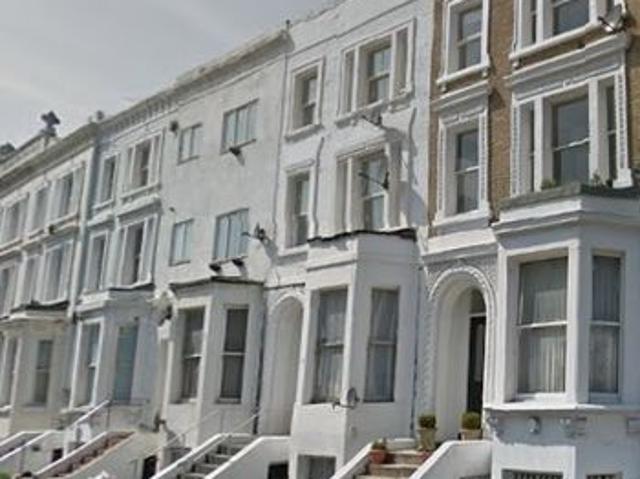 Stylish 3 Bedroom Split Level Flat