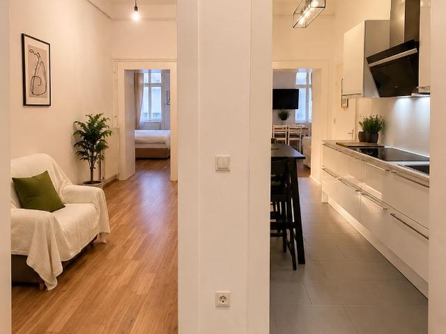 Stylish 3 room apartment in prime location near Familienplatz ALL IN, Vienna Amsterdam Apartments for Rent
