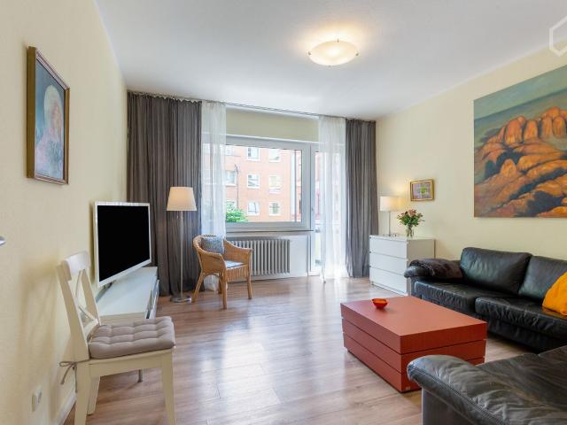 Stylish 3 Room Apartment in the Heart of Cologne with a Peaceful Atmosphere – Close to University and Rathenauplatz, Koln Amsterdam Apartments for Rent