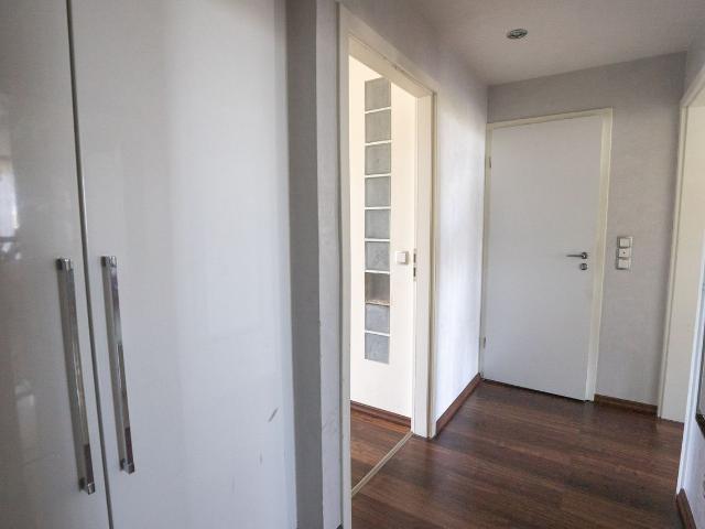 Stylish 3 Room Apartment in the Heart of the City with Skyline & ECB Views, Frankfurt Amsterdam Apartments for Rent
