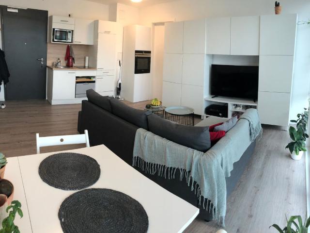 Stylish 3 Room Apartment in Tranquil Berlin Weißensee, Berlin Amsterdam Apartments for Rent