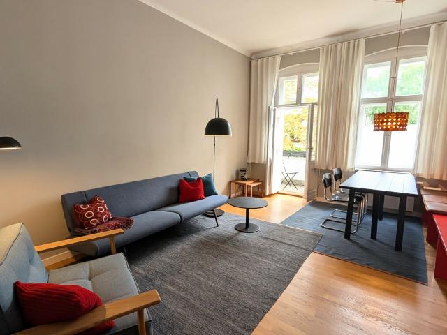 Stylish 3 Room Apartment with Balcony in Berlin Charlottenburg
