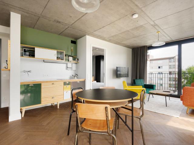 Stylish 3 Room Apartment with Balcony in Central Mitte Location