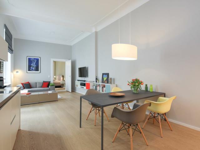 Stylish 3 Room Period Apartment with Balcony in Berlin Charlottenburg