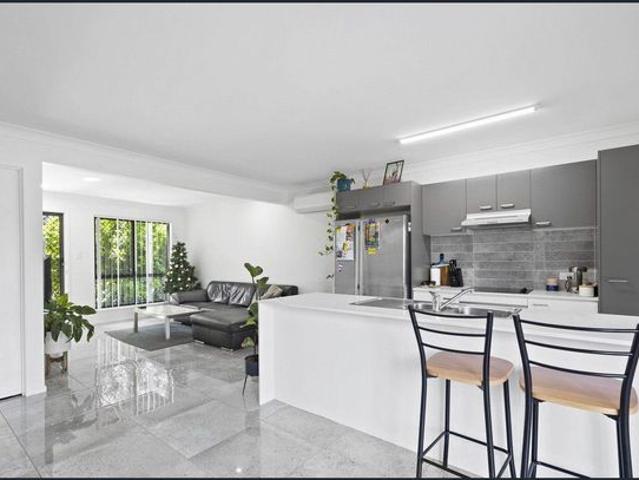 Stylish 3BR townhouse in nice quite community
