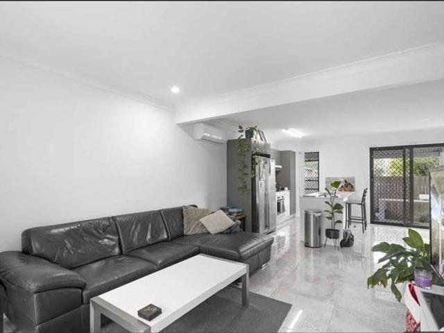 Stylish 3BR townhouse in nice quite community