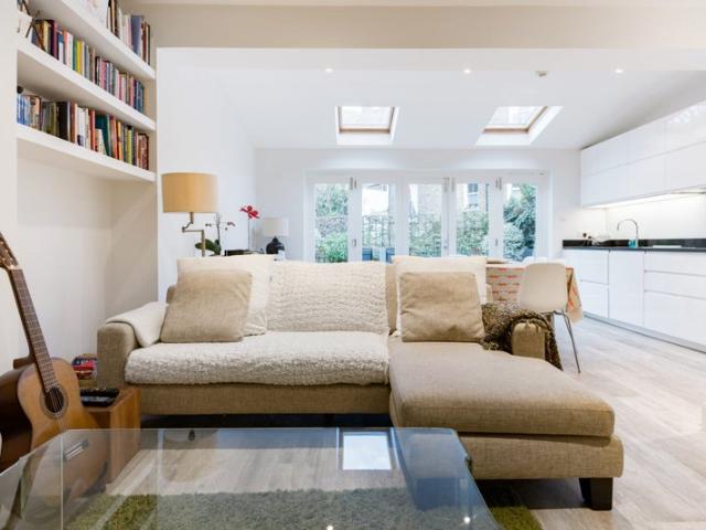 Stylish 4 bed tiny 4th bed home+garden inc bills