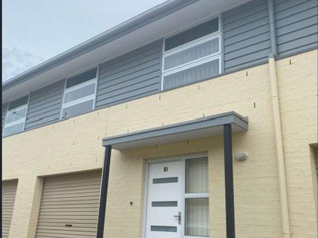 STYLISH 4 BEDROOM TOWNHOUSE