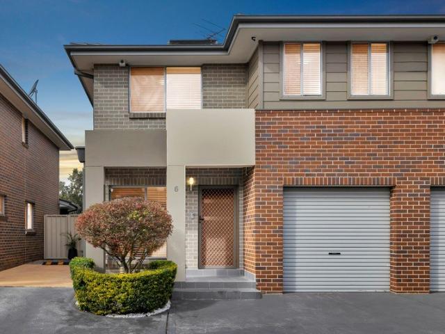 Stylish 4 Bedroom Townhouse in Stanhope Gardens
