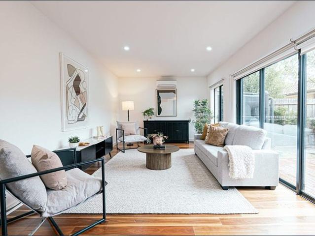Stylish 4 Bedroom Townhouse in Prime Location