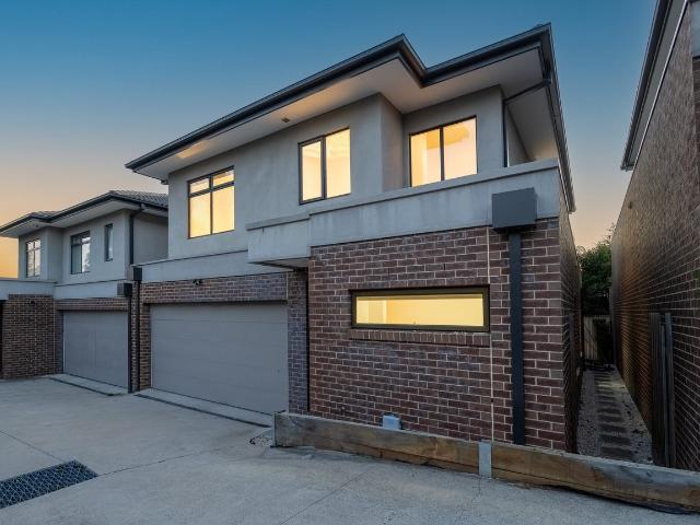 Stylish 4 Bedroom Townhouse in Prime Location
