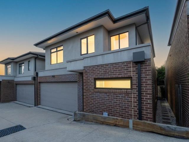 Stylish 4 Bedroom Townhouse in Prime Location