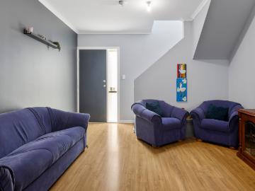 Stylish 4 Bedroom Townhouse with Private Courtyard
