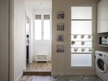 Stylish 4 Bedroom Apartment with Central Heating and Wi Fi in Vila de Gràcia