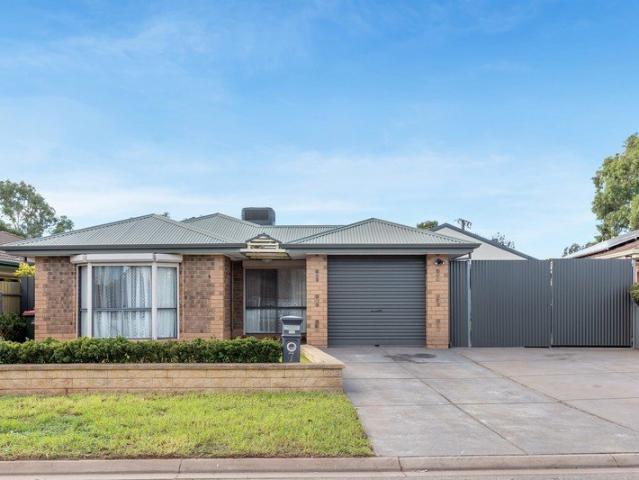 STYLISH 4 BEDROOM FAMILY HOME!