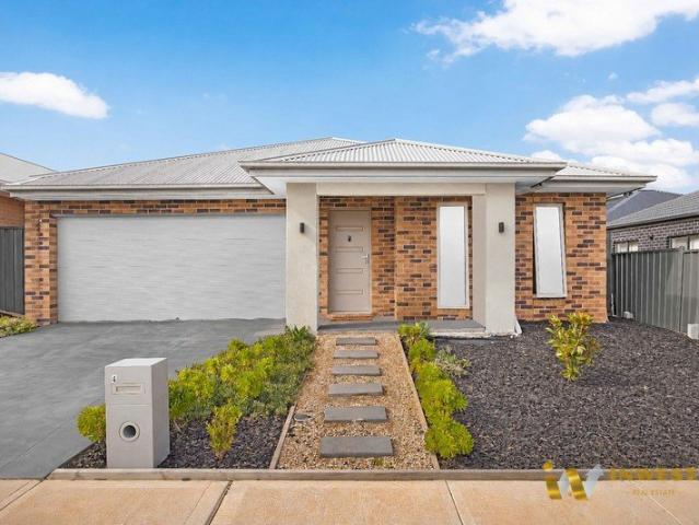 Stylish 4 Bedroom Family Home in the Heart of Manor Lakes