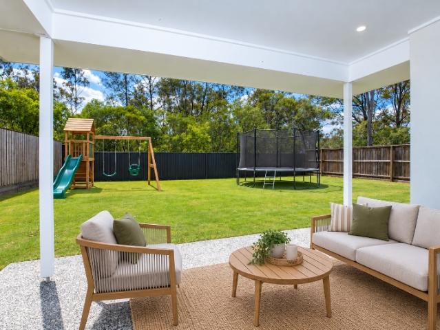 Stylish 4 Bedroom Family Home in The Village, Jimboomba