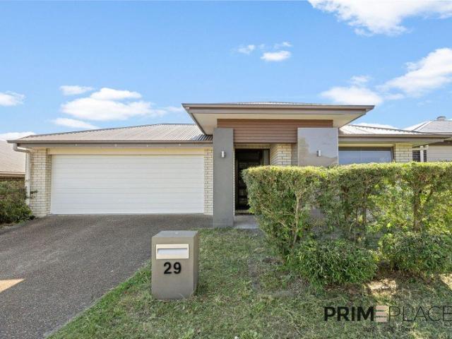 Stylish 4 Bedroom Family Home in a Convenient Springfield Lakes Location!
