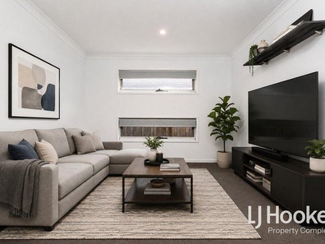 Stylish 4 Bedroom Home Close to the School!