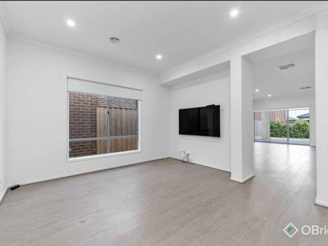 Stylish 4 Bedroom Home in Prime Location