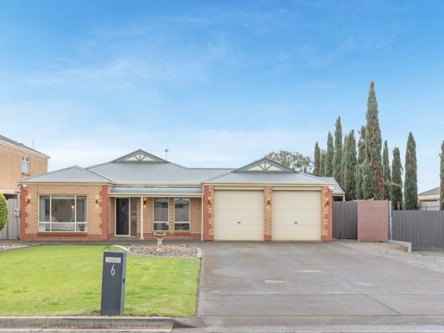STYLISH 4 BEDROOM RESIDENCE SET ON 2102M2 ALLOTMENT!