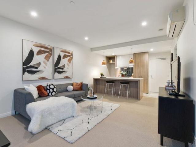 Stylish 5th Floor Corner Apartment with Sunshine, Privacy & Lifestyle Convenience