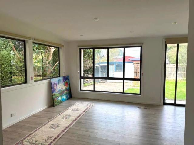 Stylish 5 Bedroom Family Home Zone in Dual School