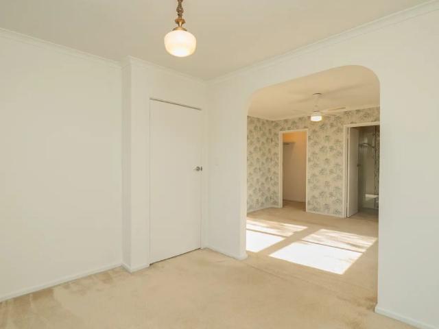 Stylish 5 Bedroom Family Home Zone in Dual School