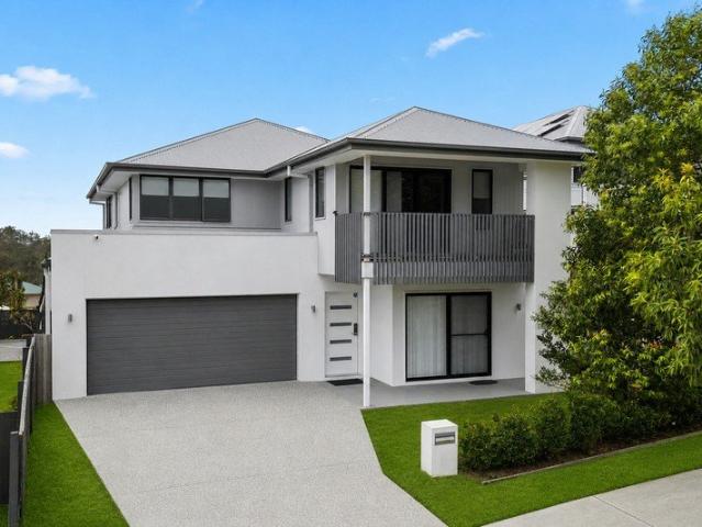 Stylish 5 bedroom home with 2 master suites!