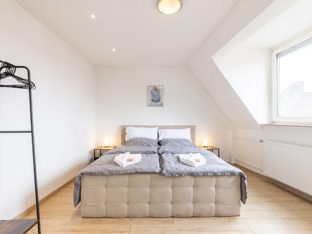Stylish 85 m² Apartment Train Station & Old Town, Osnabruck Amsterdam Apartments for Rent