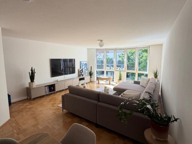 Stylish 90sqm Design Apartment directly on Ehrenstraße