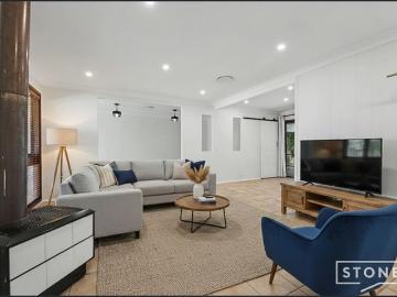 Stylishly 3 Bedroom Home with Pool