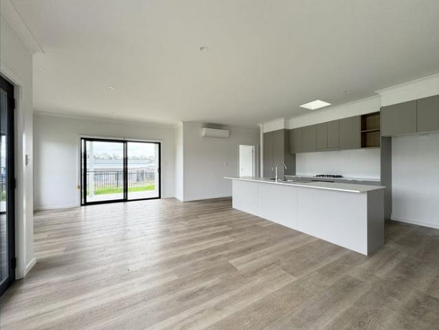 Stylishly designed three bedroom duplex with elevated views