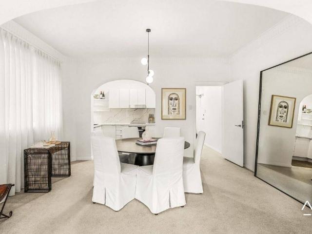 Stylishly Furnished Modern Apartment in Sought After Double Bay Location
