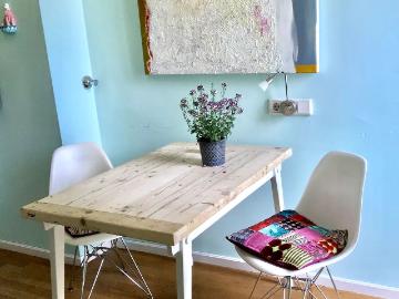 Stylishly furnished old apartment in Unterbilk with terrace and balcony