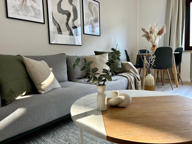 Stylishly furnished apartment with balcony in Essen Rüttenscheid, Essen Amsterdam Apartments for Rent