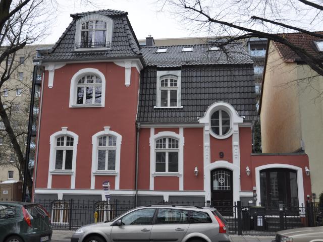 Stylishly furnished apartment with garden near to the Havel