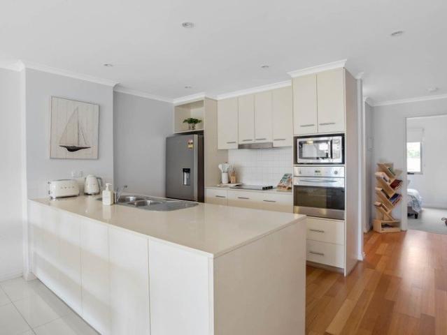 Stylishly Furnished Apartment Live the Coastal Dream at Encounter Bay