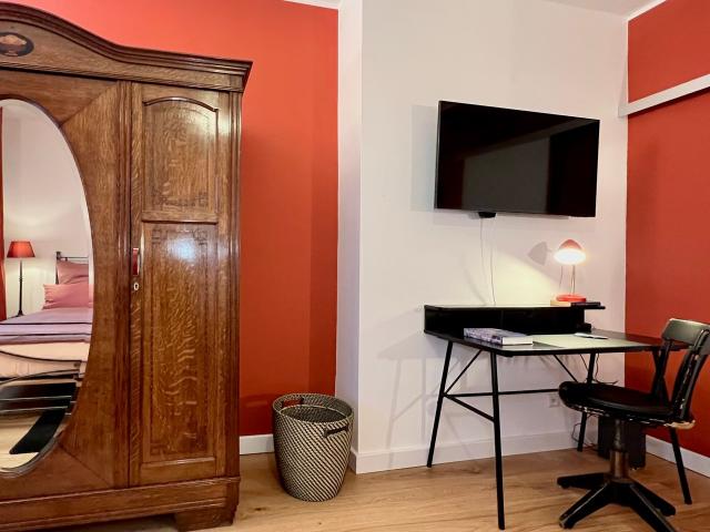 Stylishly Furnished Designer Apartment with Terrace in Düsseldorf Pempelfort – Luxurious Living, Dusseldorf Amsterdam Apartments for Rent