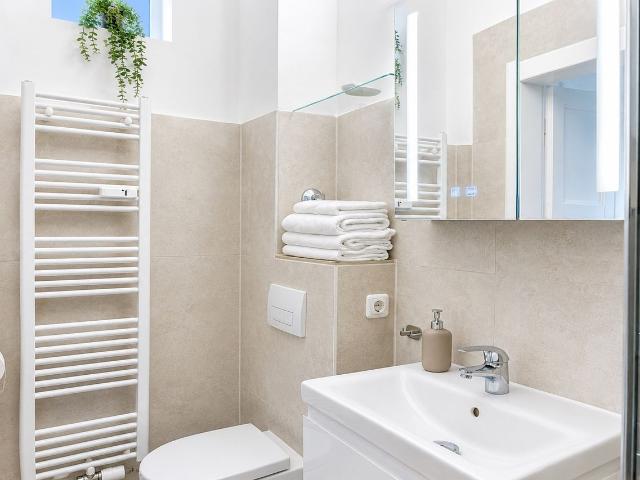 Stylishly furnished period apartment in a prime location at Merianplatz Frankfurt am Main, Frankfurt Amsterdam Apartments for Rent