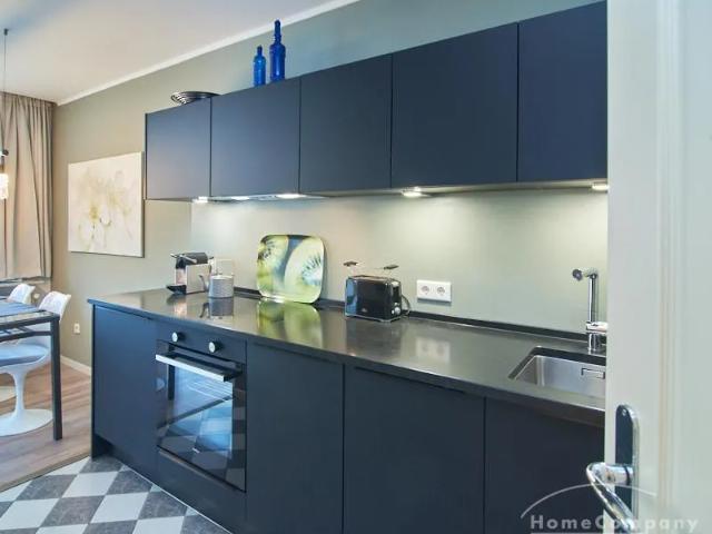 Stylishly furnished 1 room apartment near the Alster with a south facing balcony