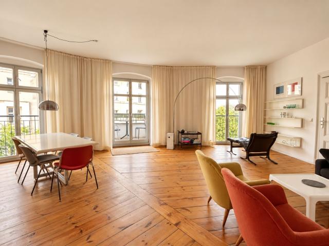Stylishly Furnished 2 Bedroom Apartment with Balcony in Berlin Kreuzberg