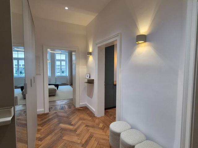 Stylishly furnished 2 bedroom period apartment in Schwabing – First occupancy after renovation