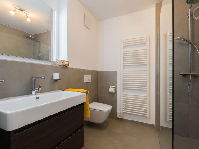 Stylishly furnished 2 room apartment with balcony – high quality fittings, just 5 minutes from the central station, Frankfurt Amsterdam Apartments for Rent