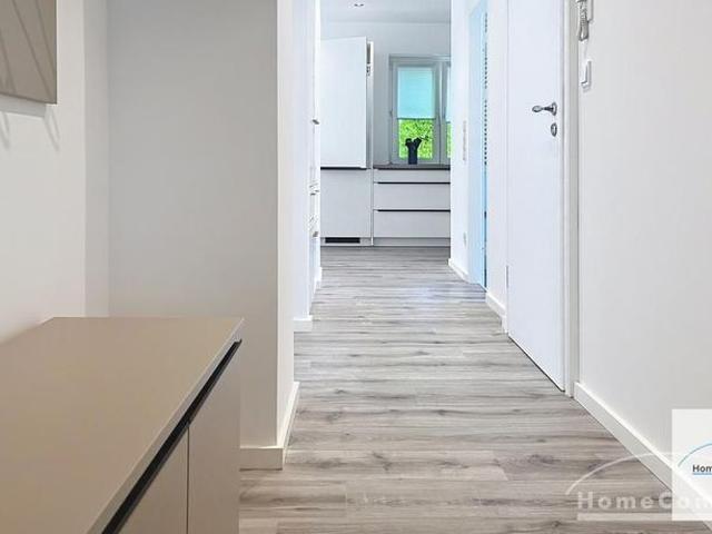 Stylishly furnished 3 room apartment with a sunny rooftop terrace in Sendling