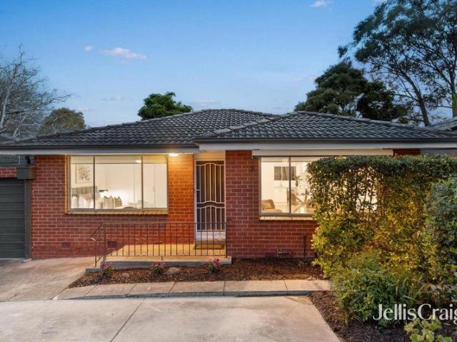 Stylishly Presented Living in a Convenient Greensborough Setting