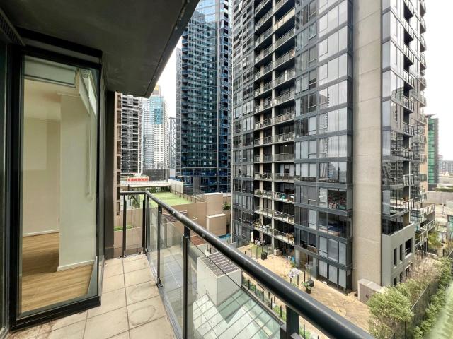 Stylishly Refreshed One Bedroom Apartment in the Heart of Southbank